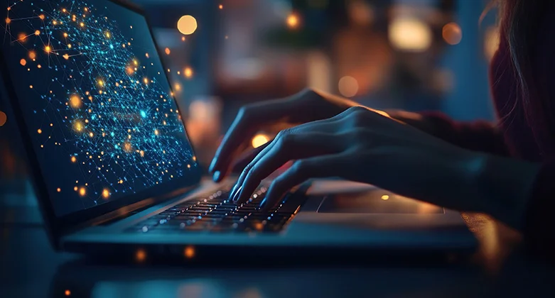 Laptop mit Netzwerksicherheits-Visualisierung