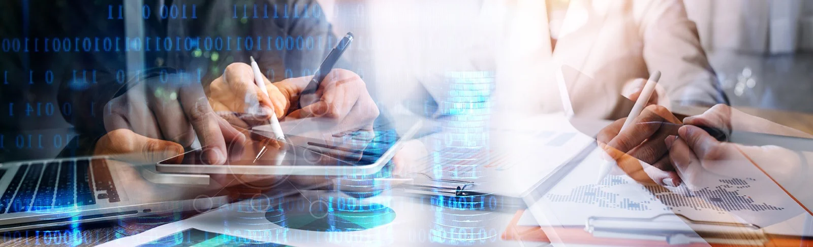 Team analysiert digitale Daten